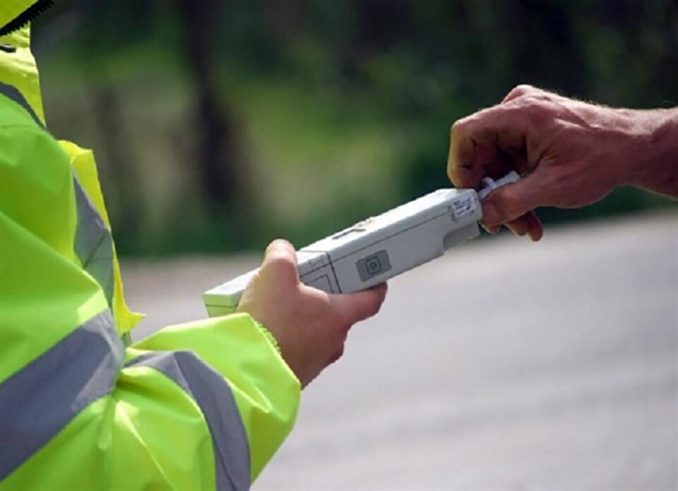 A plecat băut la volan și a scăpat vehiculul de sub control, producând o tamponare