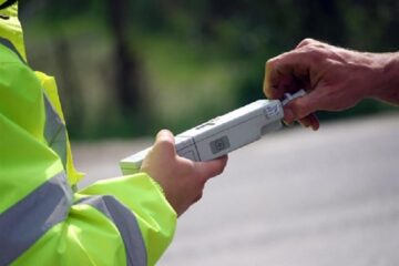 A plecat băut la volan și a scăpat vehiculul de sub control, producând o tamponare