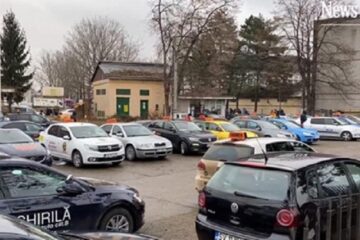 Zeci de persoane au așteptat în zadar să susțină proba practică pentru obținerea permisului de conducere FOTO www.newsbucovina.ro