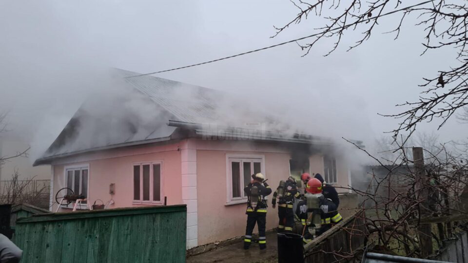 Pompierii au limitat în mare măsură pagubele