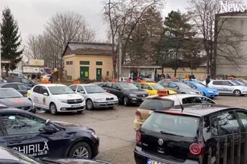 Zeci de persoane au așteptat în zadar să susțină proba practică pentru obținerea permisului de conducere. Foto: www.newsbucovina.ro