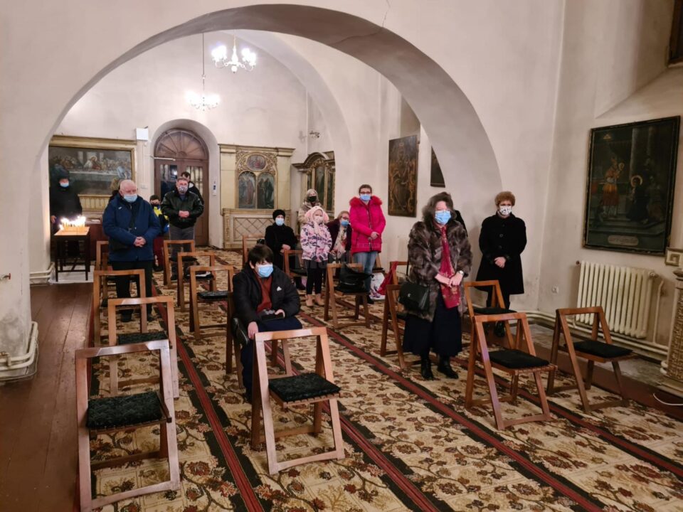 În această seară, micuța comunitate a armenilor din Suceava a sărbătorit Ajunul Crăciunului