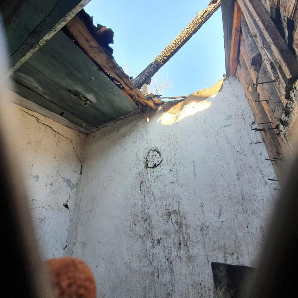 O familie din Baineț a rămas fără acoperiș deasupra capului și are nevoie de ajutor pentru refacerea locuinței