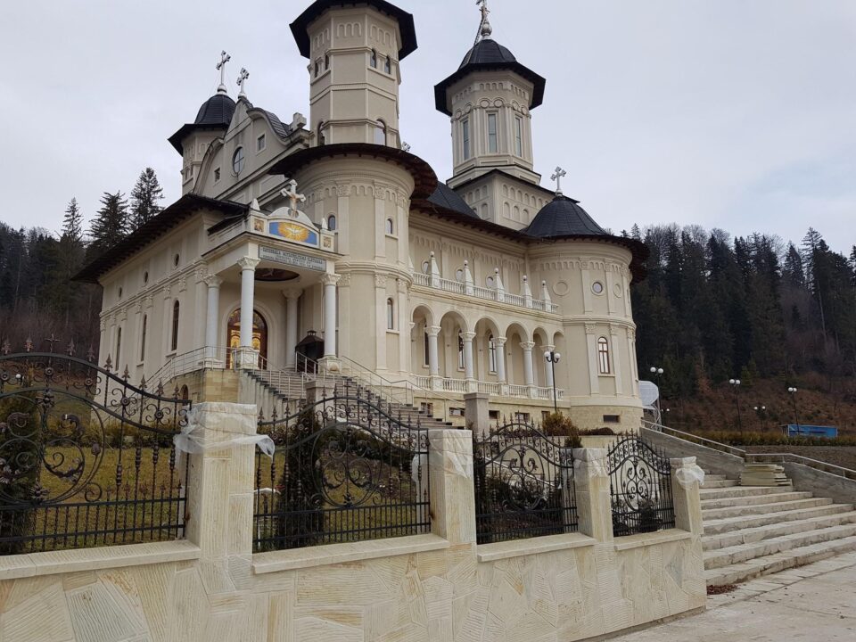 Sediul Mitropoliei Bisericii Ortodoxe de Stil Vechi din România este la Mănăstirea Slătioara Sediul Mitropoliei Bisericii Ortodoxe de Stil Vechi din România este la Mănăstirea Slătioara