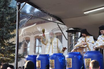 Slujba Bobotezei, oficiată de Înaltpreasfințitul Calinic