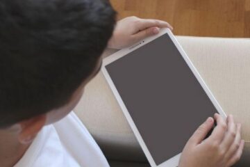 Elevii și preșcolarii vor continua să facă învățământ online până pe 8 februarie