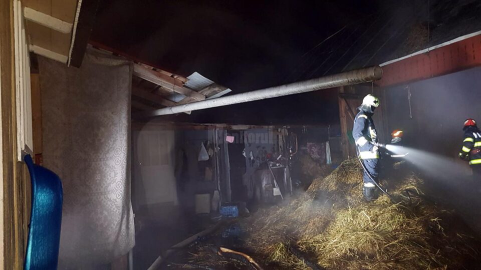 Incendiu puternic, în toiul nopții, la Cornu Luncii