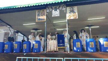 Mulțime de credincioși la slujba Bobotezei, oficiată de Înaltpreasfințitul Calinic