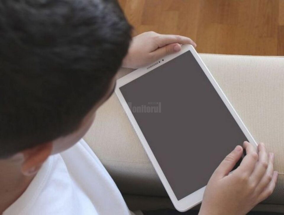 Elevii și preșcolarii vor continua să facă învățământ online până pe 8 februarie
