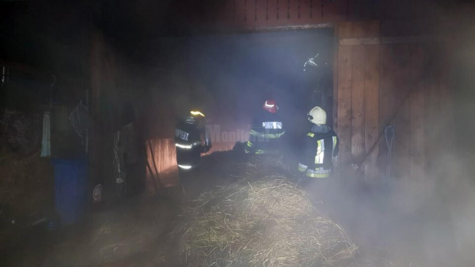 Incendiu puternic, în toiul nopții, la Cornu Luncii