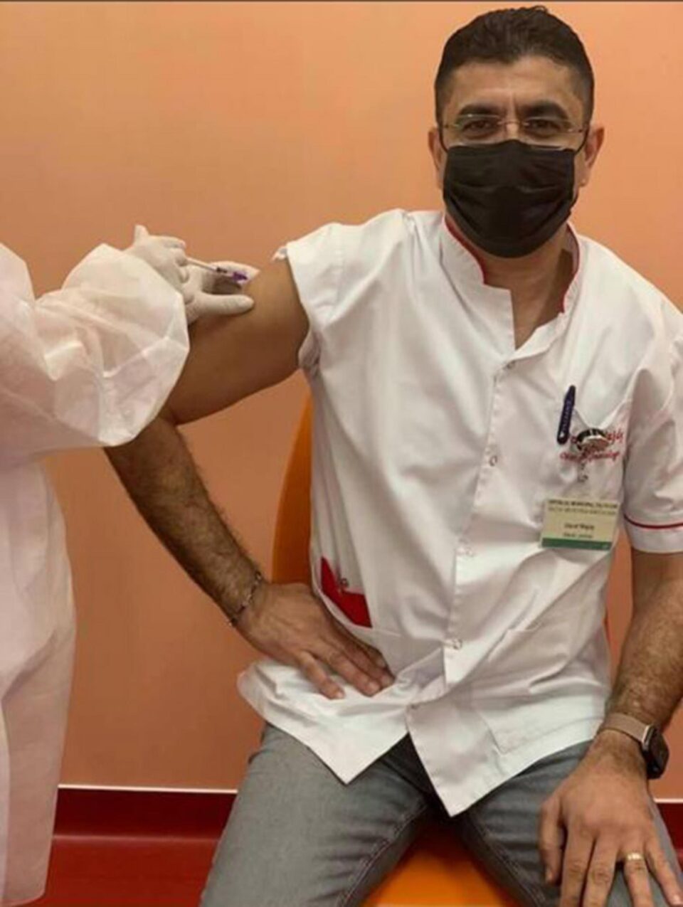 Dr. Wajdy Usruf – unul dintre puținii medici de la Spitalul Municipal Fălticeni care s-au vaccinat Dr. Wajdy Usruf – unul dintre puținii medici de la Spitalul Municipal Fălticeni care s-au vaccinat