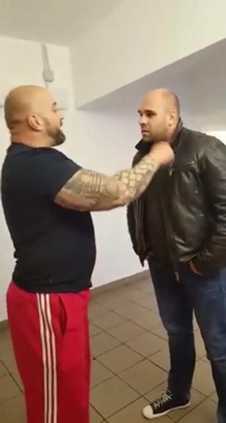 Bogdan Galanton și polițistul Răzvan Bolea