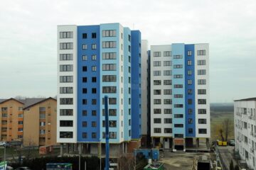 Blocul turn Conbucovina, inscripționat deja cu USV, care nu a intrat în posesia Universității Suceava