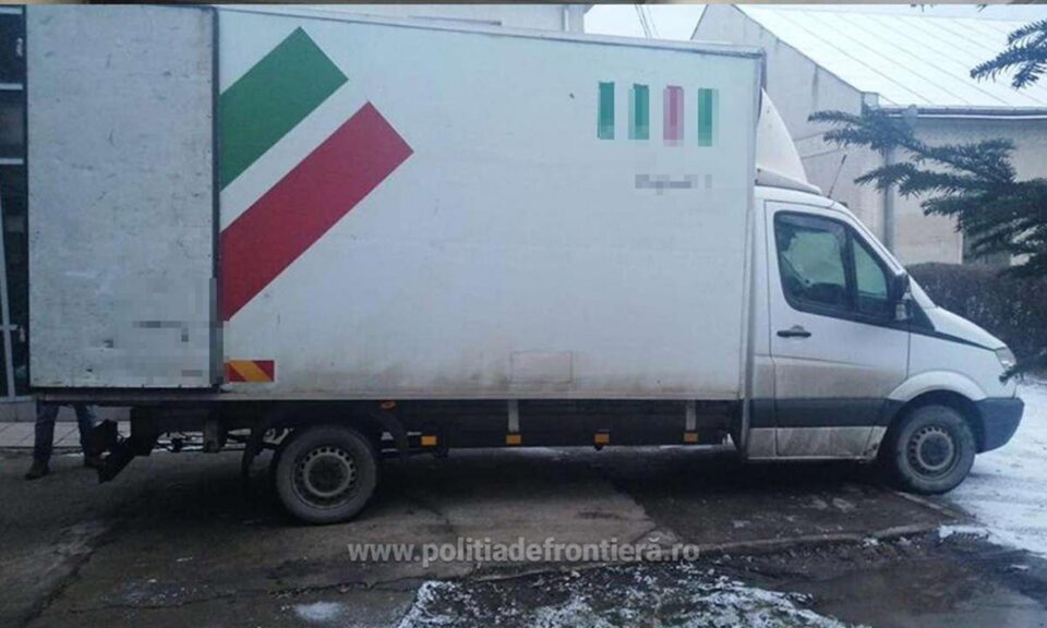Autoutilitara Mercedes Sprinter, evaluată la 40.000 de lei, a fost reținută în vederea confiscării
