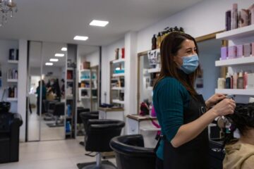 Promoții între 30% și 70% la mai multe servicii de înfrumusețare, la Salonul Queen Elisabeta