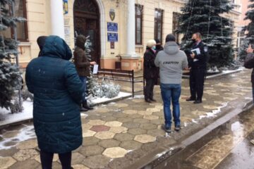 Manifestanții și-au exprimat susținerea față de managerul spitalului rădăuțean, Traian Andronachi