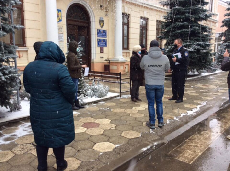 Manifestanții și-au exprimat susținerea față de managerul spitalului rădăuțean, Traian Andronachi Manifestanții și-au exprimat susținerea față de managerul spitalului rădăuțean, Traian Andronachi