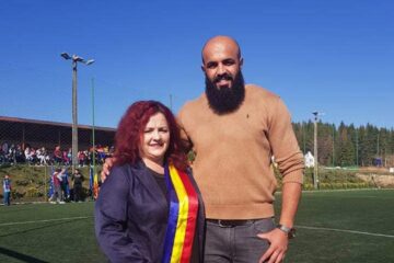 Viorel Lucaci, alături de primarul din Berchișești, Violeta Țăran