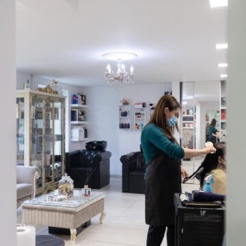 Promoții între 30% și 70% la mai multe servicii de înfrumusețare, la Salonul Queen Elisabeta