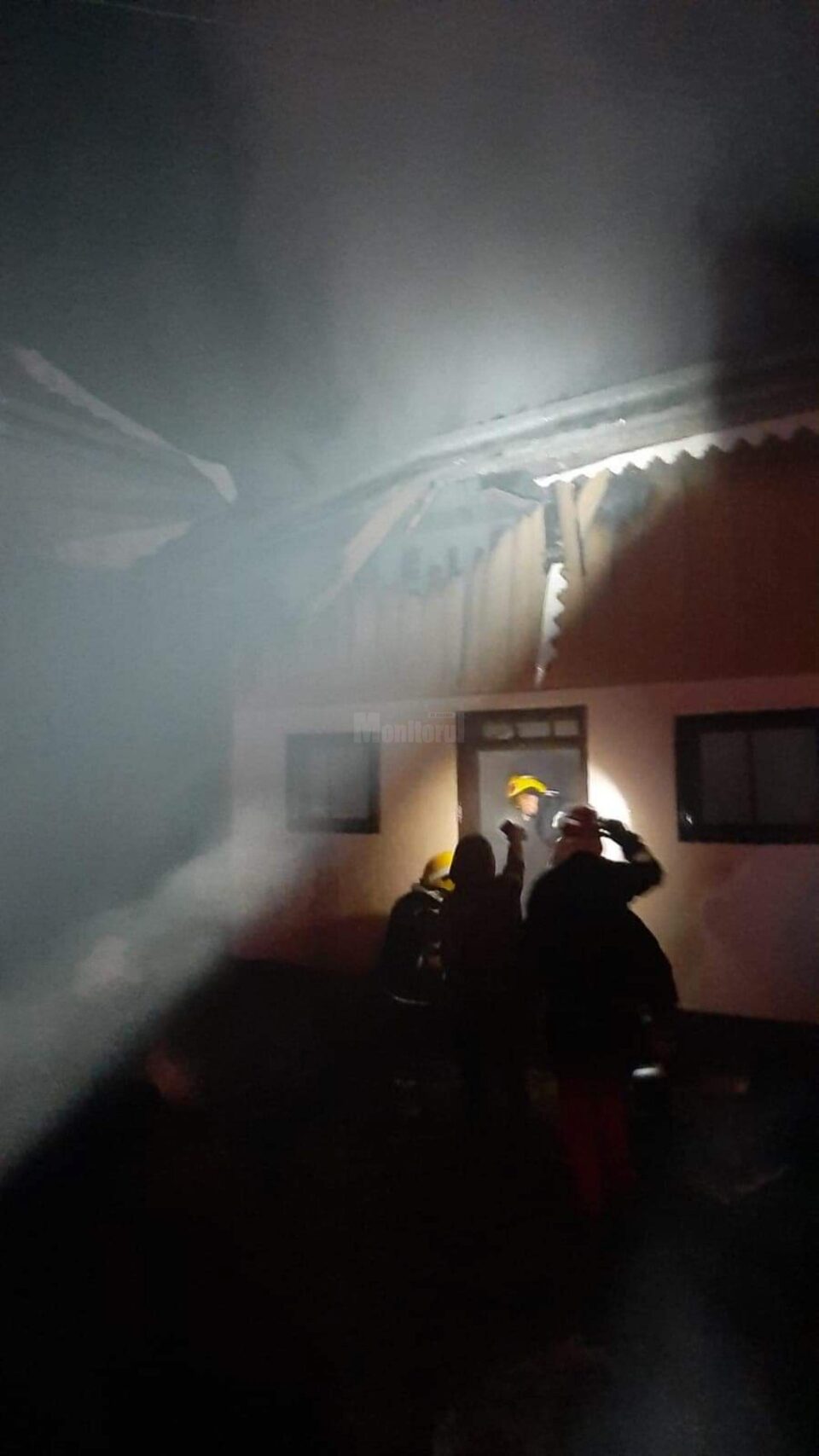 A provocat un incendiu, în toiul nopții, în gospodăria soției