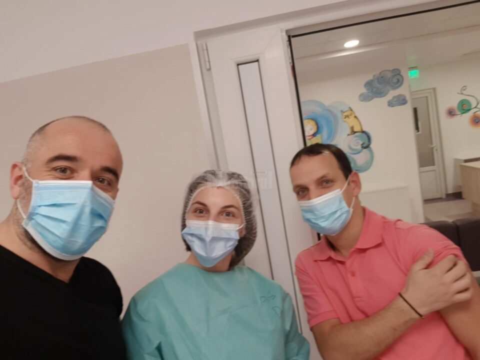 Voluntarii Institutului Bucovina, implicați activ în campania de vaccinare