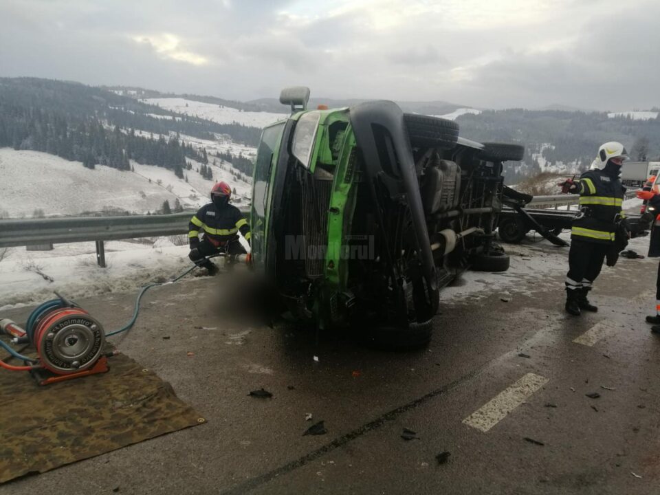 Microbuzul s-a răsturnat pe o parte din cauze încă necunoscute