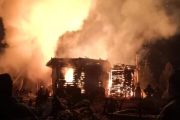 Biserica din lemn a ars ca o torță