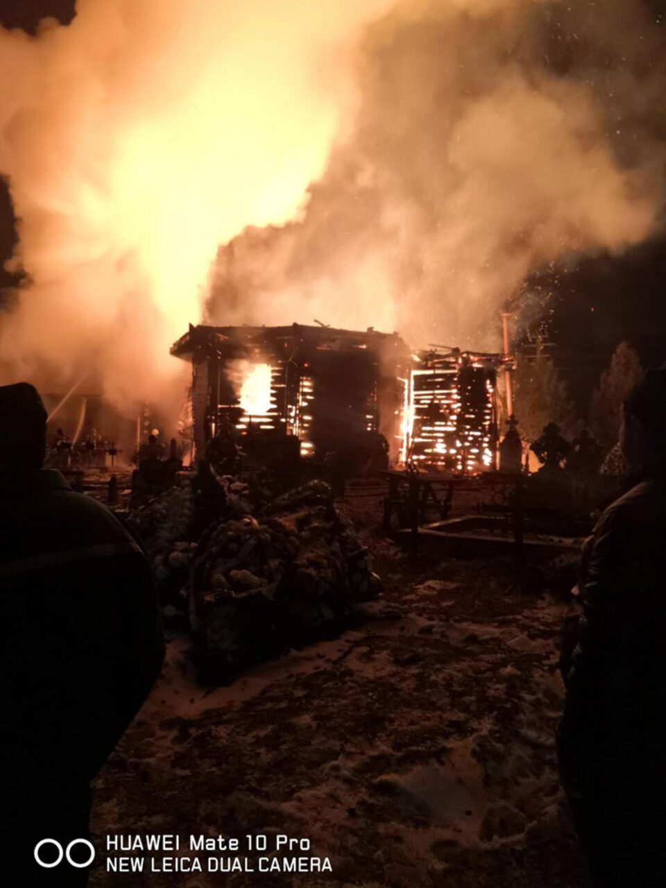 Biserica din lemn a ars ca o torță Biserica din lemn a ars ca o torță