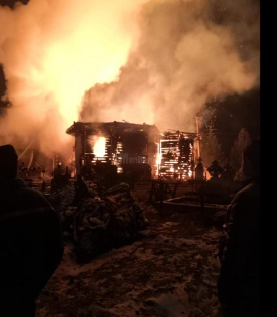 Biserica a ars ca o torță Biserica a ars ca o torță