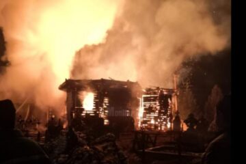 Biserica a ars ca o torță