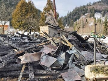 Biserica a fost distrusă în totalitate de flăcări