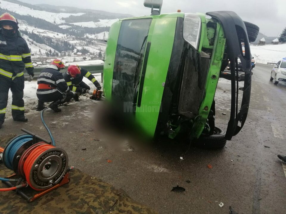 Microbuzul în care erau opt oameni nu a mai putut fi controlat