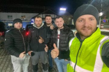 Bodnar și tinerii care l-au însoțit la acțiunea de la Mănăstirea Humorului