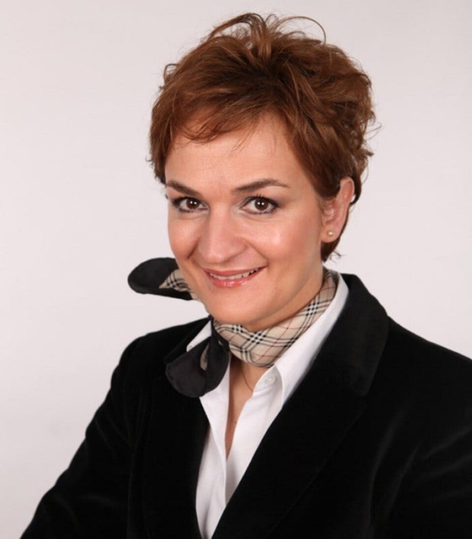 Maria Kozak, autoarea volumului „Discursul liric eminescian. Spre o poetică a ființei” Maria Kozak, autoarea volumului „Discursul liric eminescian. Spre o poetică a ființei”
