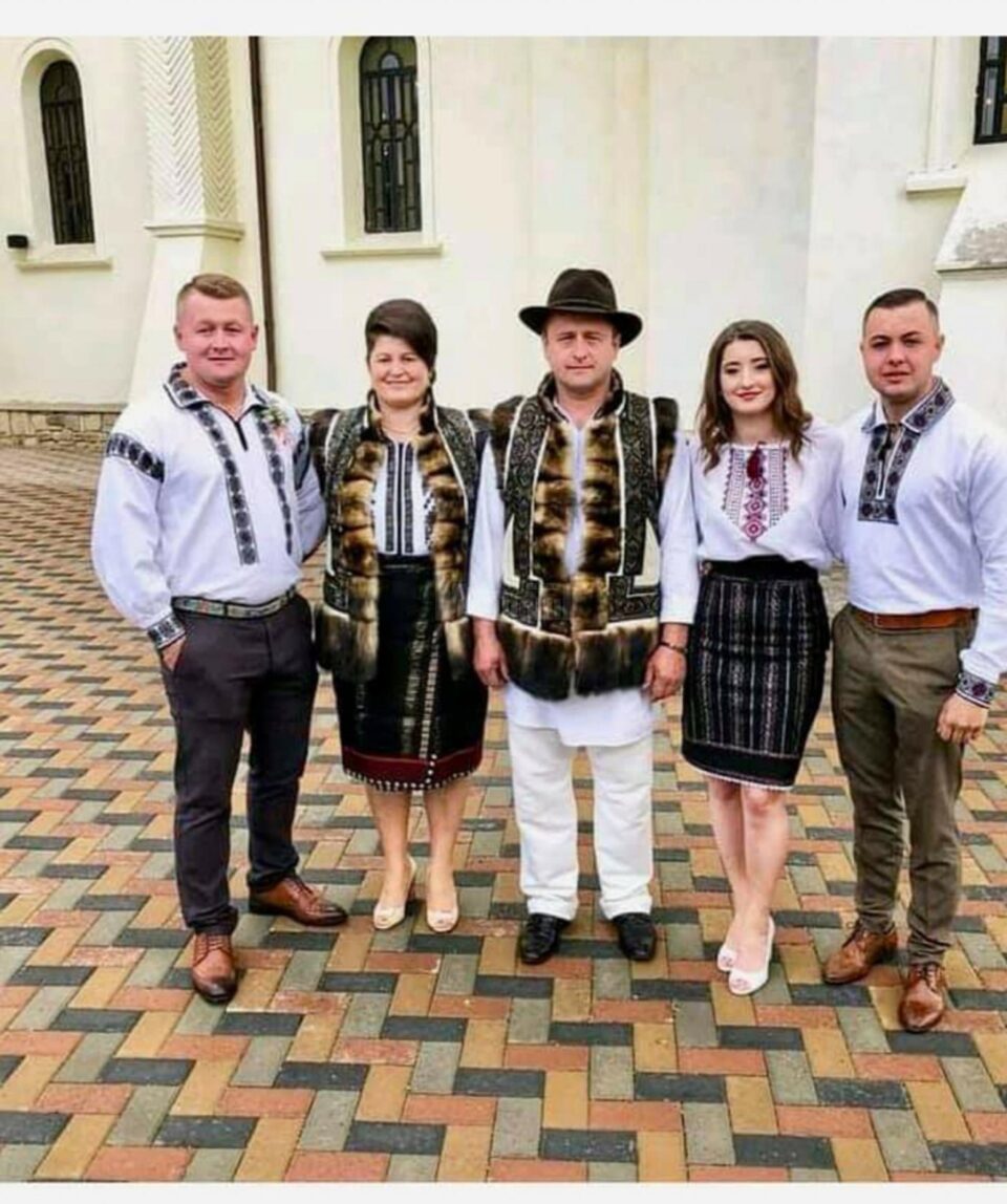 Membrii familiilor amenințate la Mănăstirea Humorului