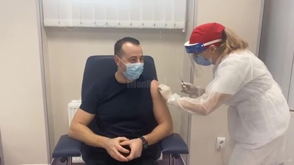 Vaccinare live anti-Covid a viceprimarului Sucevei Lucian Harșovschi