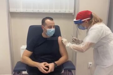 Vaccinare live anti-Covid a viceprimarului Sucevei Lucian Harșovschi
