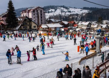 Ziua Mondială a Zăpezii, sărbătorită pe schiuri la Vatra Dornei. Foto: Ștefan Macedon Gheorghiță