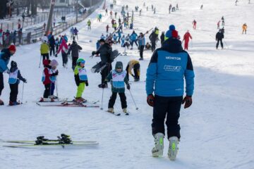 Ziua Mondială a Zăpezii, sărbătorită pe schiuri la Vatra Dornei. Foto: Ema Motrescu