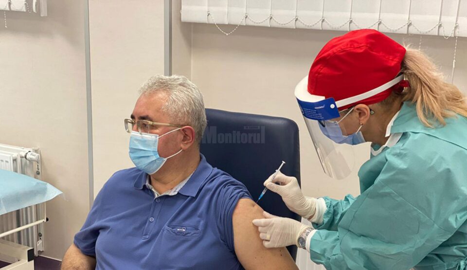 Primarul Ion Lungu a primit luni prima doză de vaccin, rapelul fiind programat pentru 8 februarie