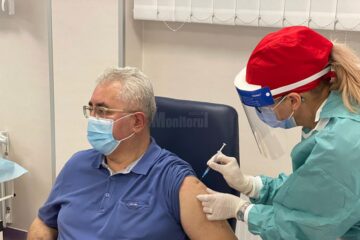 Primarul Ion Lungu a primit luni prima doză de vaccin, rapelul fiind programat pentru 8 februarie
