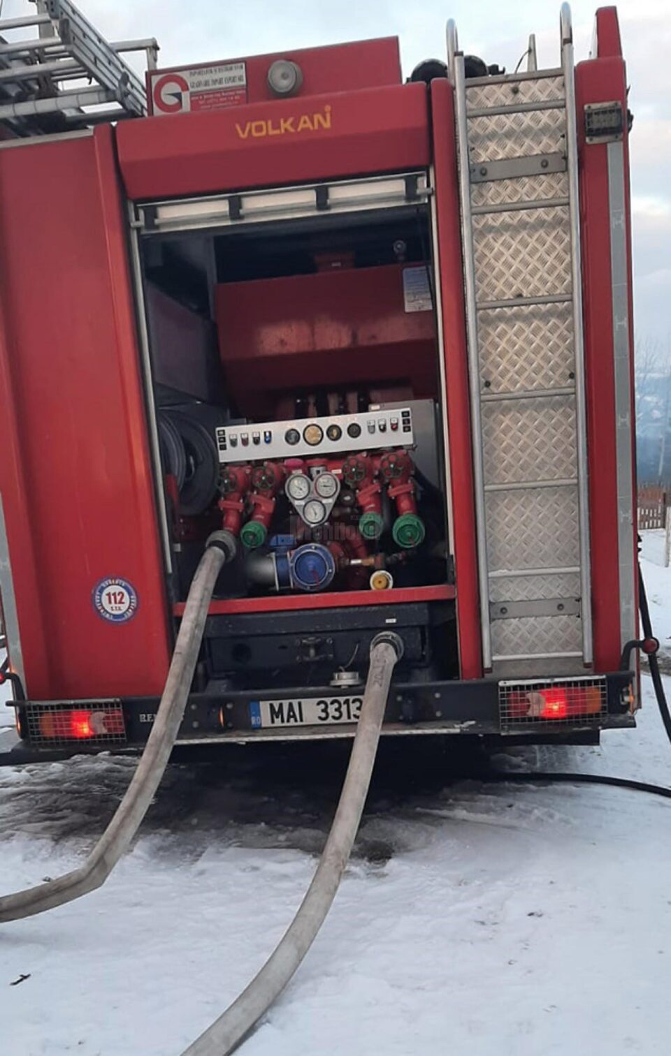 Case salvate de pompieri după două incendii în gospodării