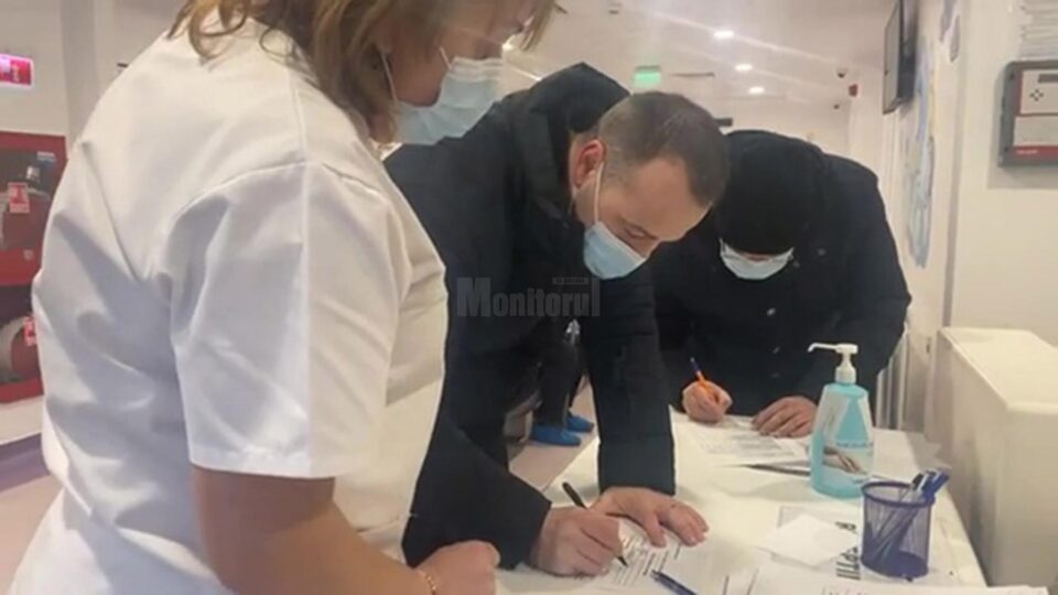 Vaccinare live anti-Covid a viceprimarului Sucevei Lucian Harșovschi