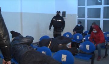 Oamenii străzii, adunați de Poliția Locală Suceava, testați de Covid și duși la adăpostul Lumină Lină