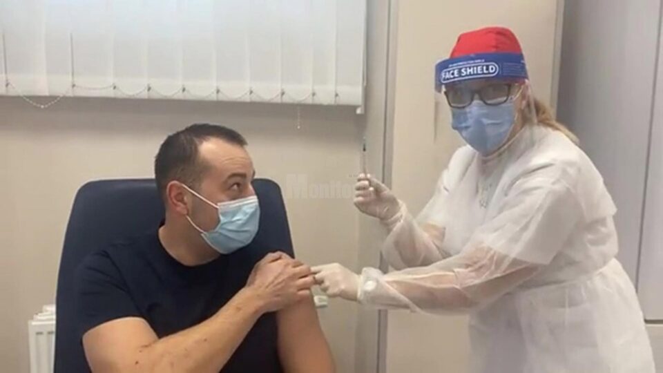 Vaccinare live anti-Covid a viceprimarului Sucevei Lucian Harșovschi