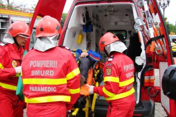 Tanarul de 19 ani a fost preluat de un echipaj SMURD si transportat la spital