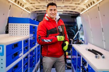 Alexandru Bîrsan are 32 de ani și a pus afacerea pe picioare de doi ani, având un atelier deschis la Gura Humorului