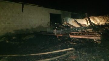 Hala unui gater din Slatina a fost mistuită de un puternic incendiu