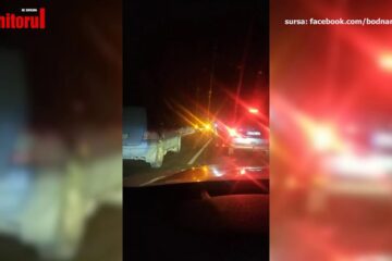 Localnicii au blocat intenționat ambele sensuri de mers. Foto: facebook.com/bodnardaniel