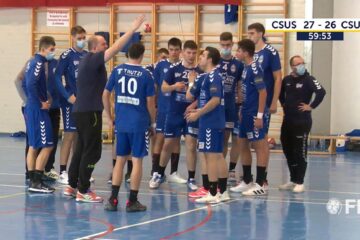 Tinerii handbaliști suceveni primesc ultimele indicații pe finalul partidei cu CSU Pitești